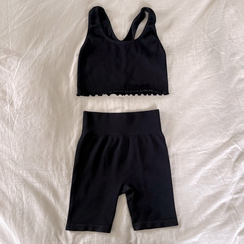 Black ribbed girls dance set, gymnastics set in good used condition